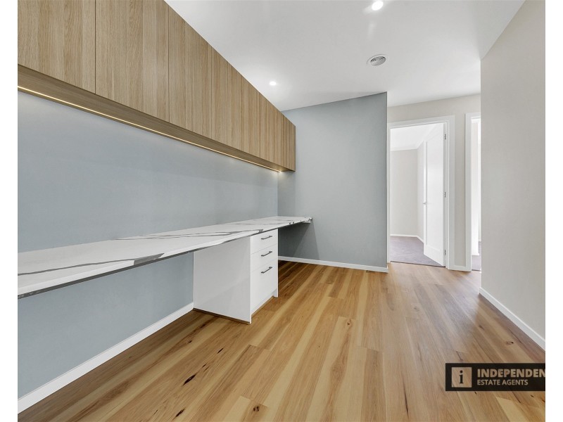 27  Wills Road, Melton South VIC 3338