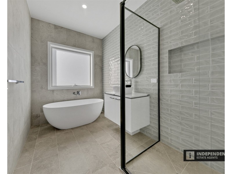 27  Wills Road, Melton South VIC 3338