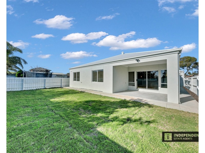 27  Wills Road, Melton South VIC 3338