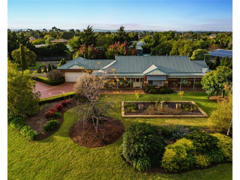 1 Hildegarde Court, Brookfield VIC 3338