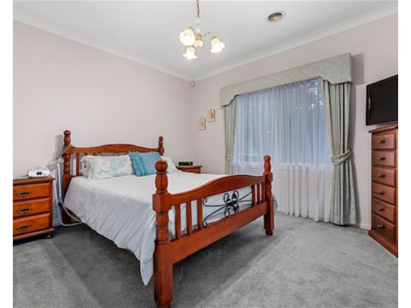 1 Hildegarde Court, Brookfield VIC 3338