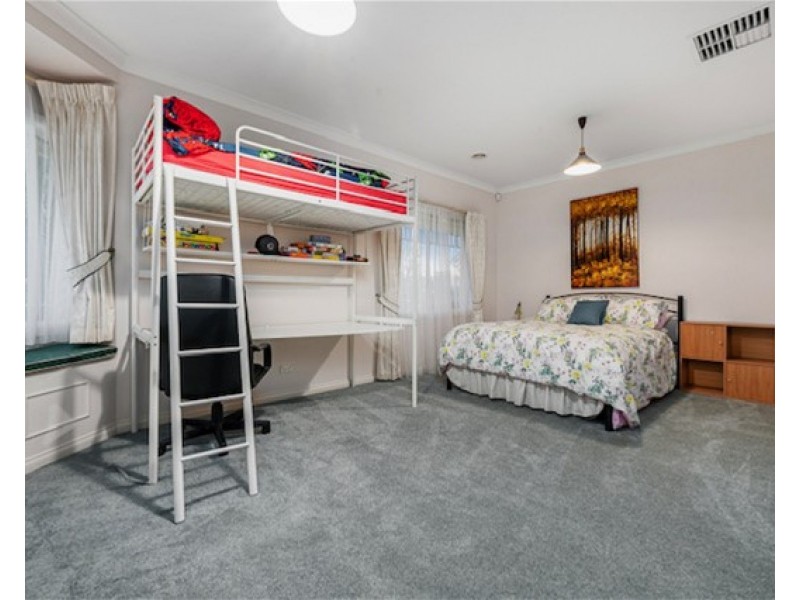 1 Hildegarde Court, Brookfield VIC 3338