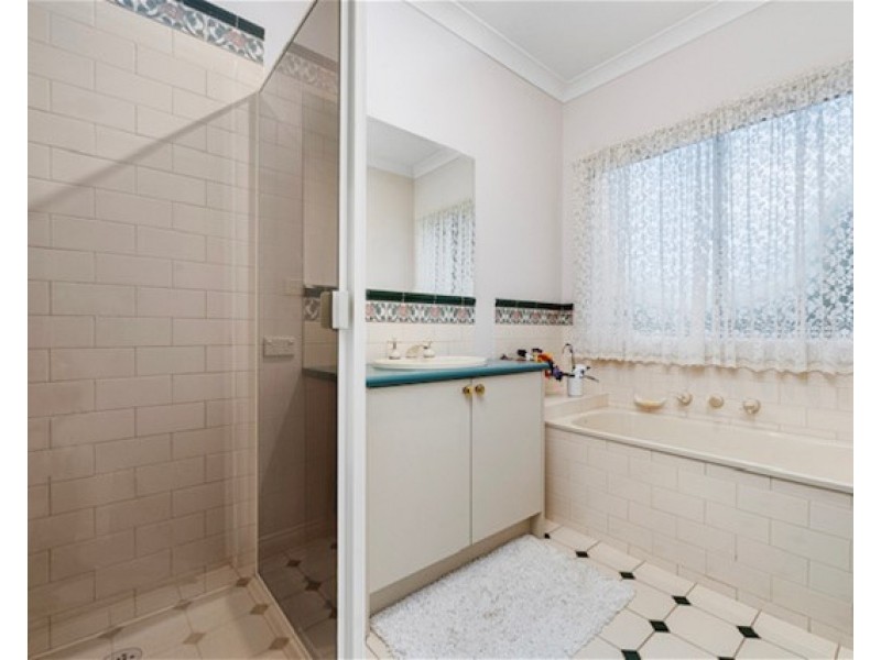 1 Hildegarde Court, Brookfield VIC 3338