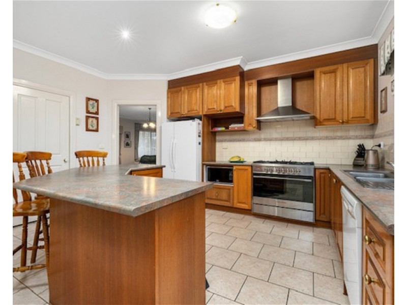 1 Hildegarde Court, Brookfield VIC 3338
