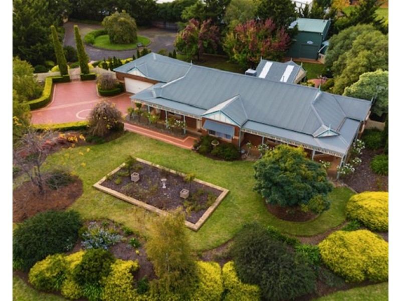 1 Hildegarde Court, Brookfield VIC 3338