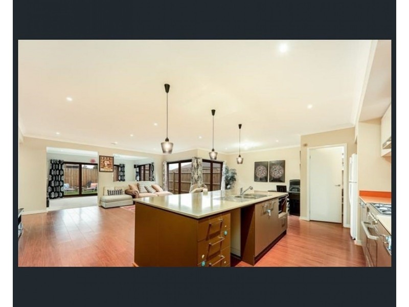 34 Clement Way, Melton South VIC 3338