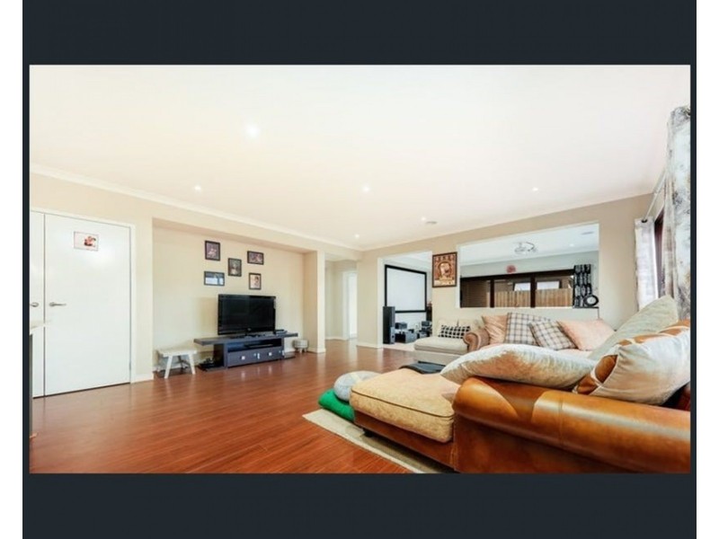 34 Clement Way, Melton South VIC 3338