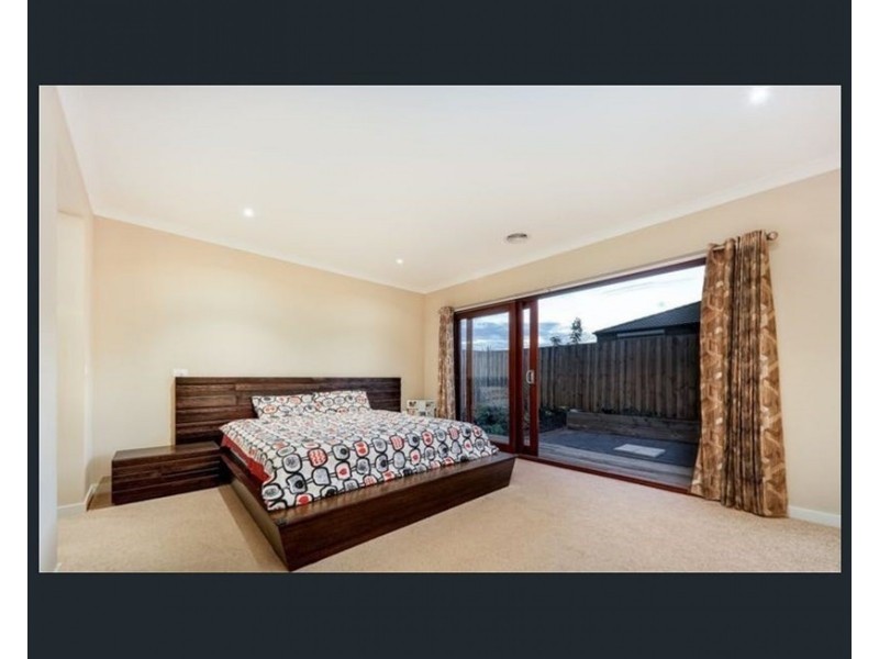34 Clement Way, Melton South VIC 3338