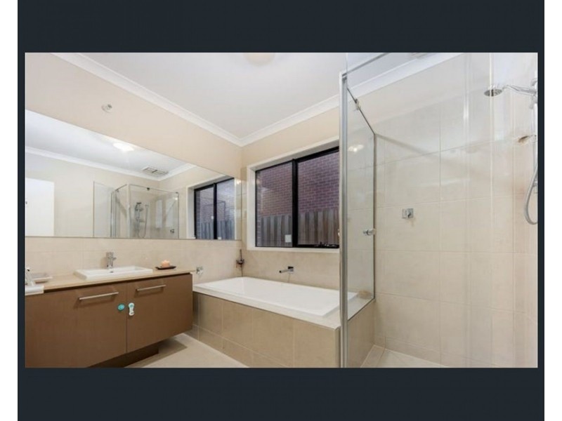 34 Clement Way, Melton South VIC 3338