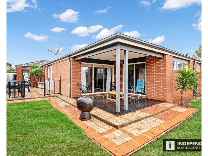3 Toogoolawah Drive, Melton South VIC 3338