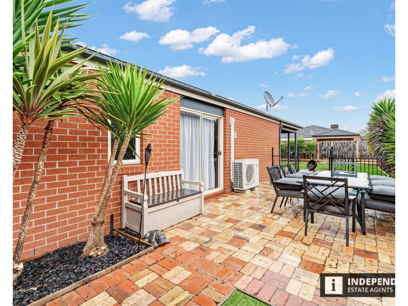 3 Toogoolawah Drive, Melton South VIC 3338