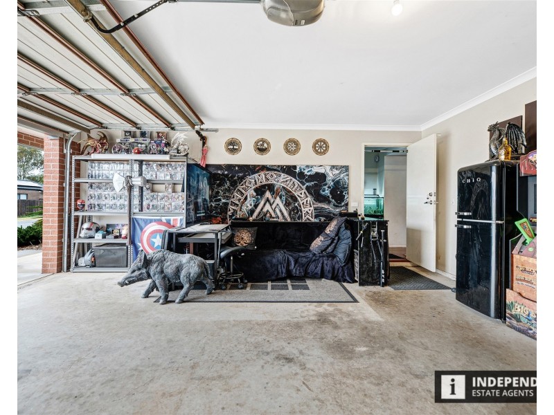 3 Toogoolawah Drive, Melton South VIC 3338