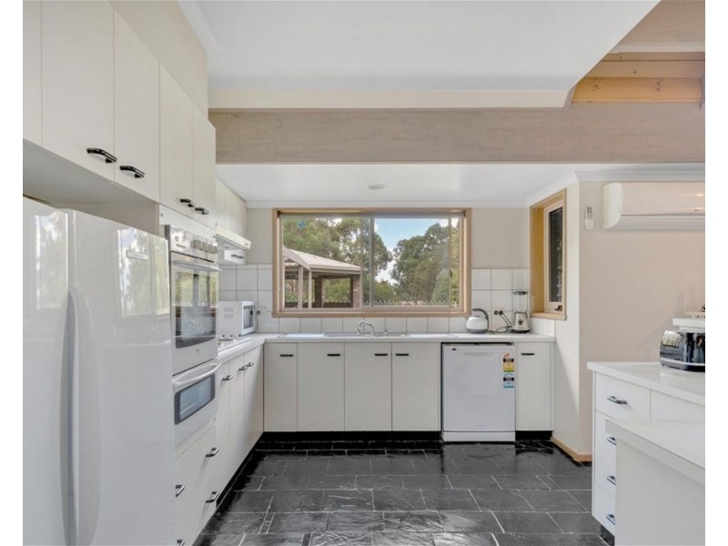 13 kororoit Court, Kurunjang VIC 3337