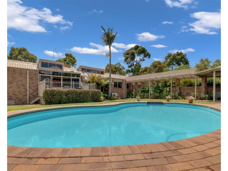 13 kororoit Court, Kurunjang VIC 3337