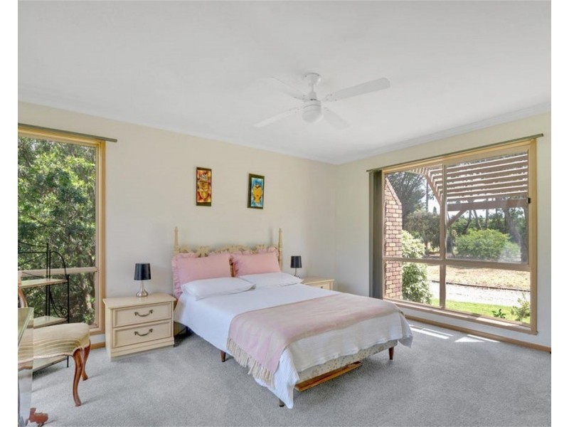 13 kororoit Court, Kurunjang VIC 3337
