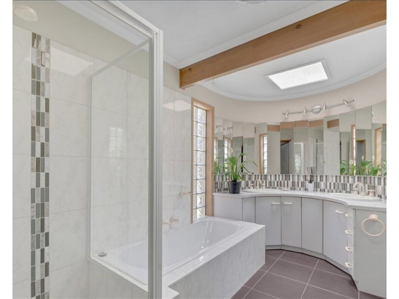 13 kororoit Court, Kurunjang VIC 3337