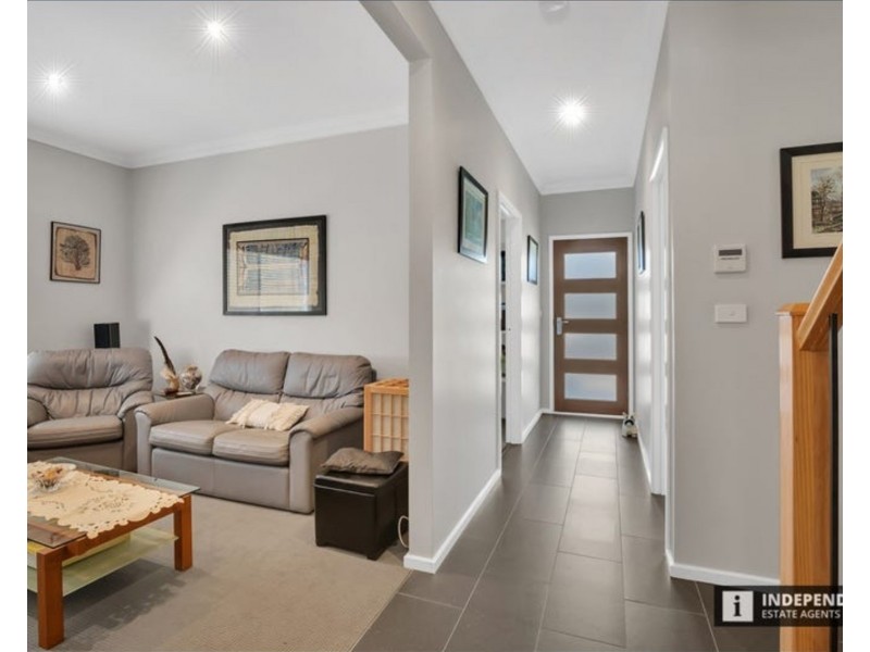 24 Mcdonald Street, Melton South VIC 3338