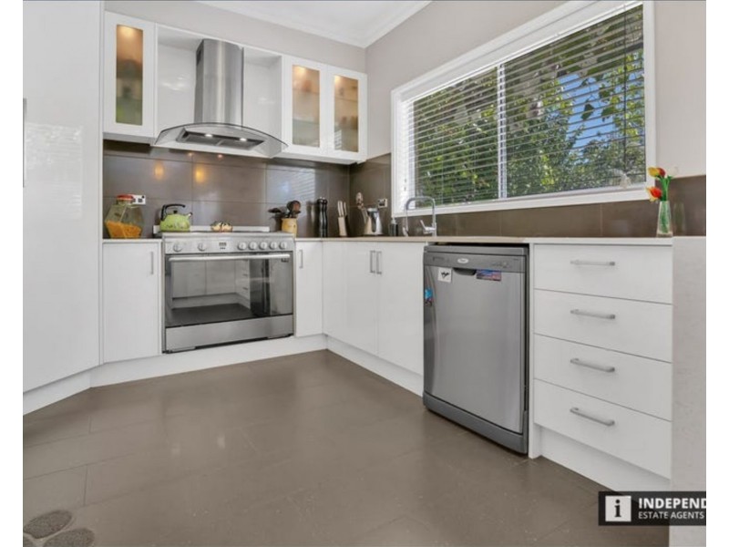 24 Mcdonald Street, Melton South VIC 3338