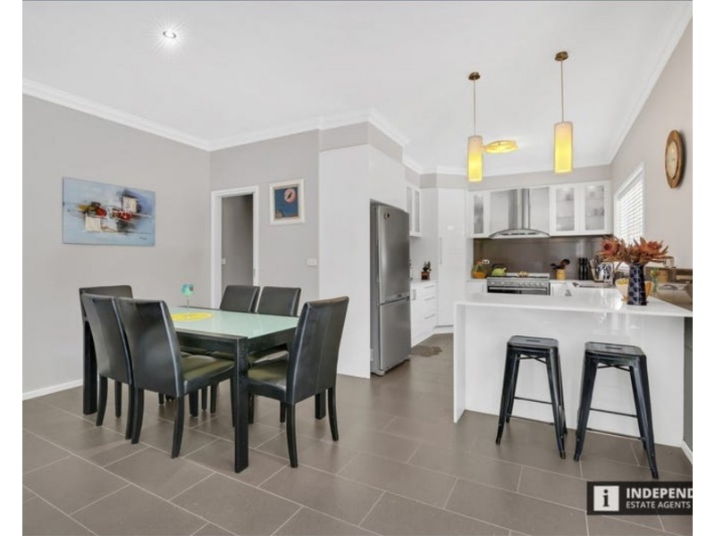 24 Mcdonald Street, Melton South VIC 3338