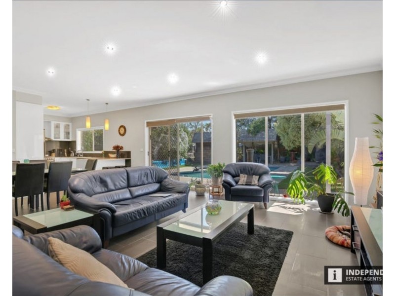 24 Mcdonald Street, Melton South VIC 3338