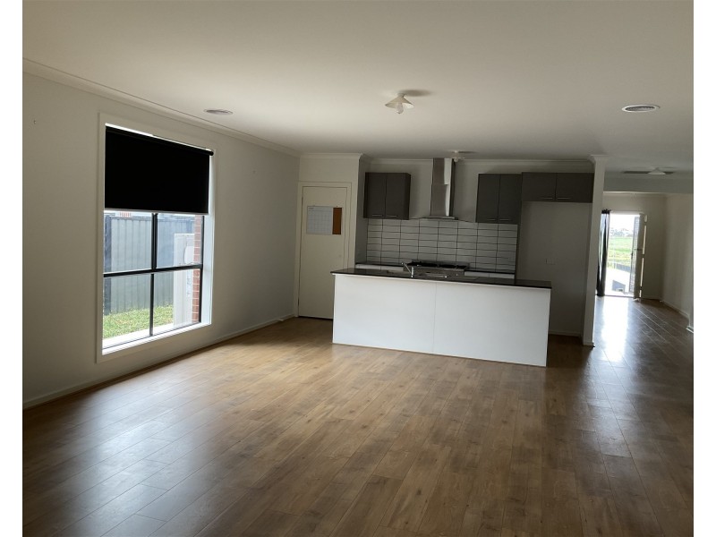 44 Applejack Boulevard, Clyde VIC 3978