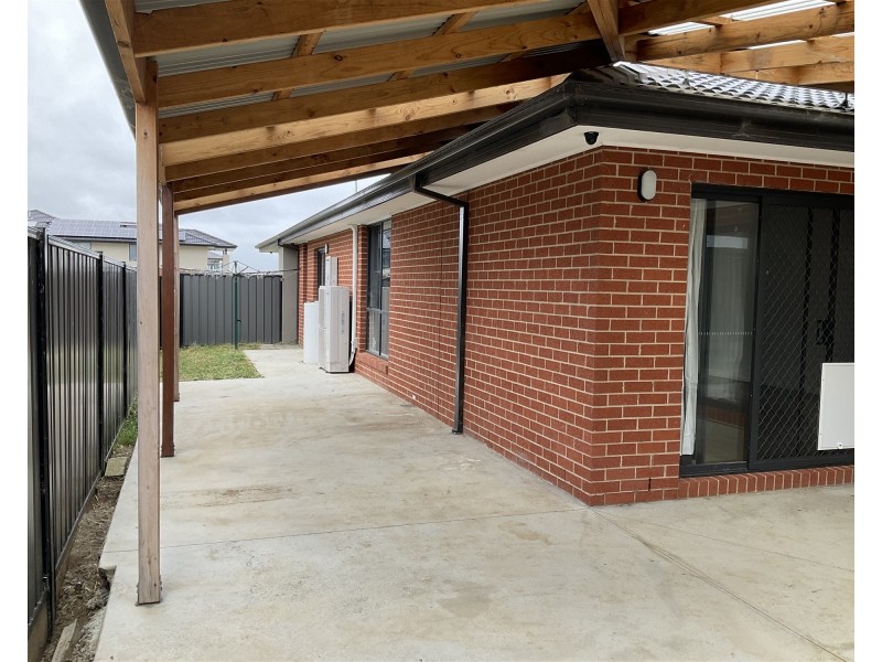 44 Applejack Boulevard, Clyde VIC 3978