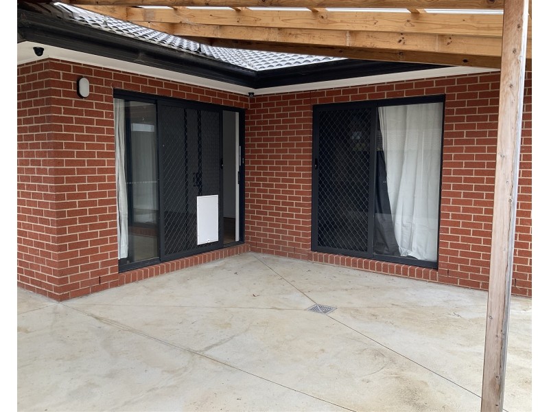 44 Applejack Boulevard, Clyde VIC 3978