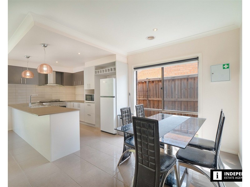 19  Old Bridge Boulevard, Melton South VIC 3338
