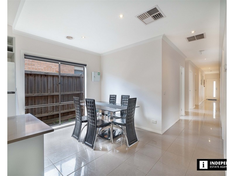 19  Old Bridge Boulevard, Melton South VIC 3338