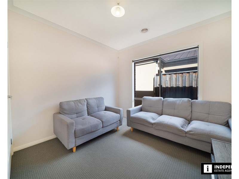 19  Old Bridge Boulevard, Melton South VIC 3338