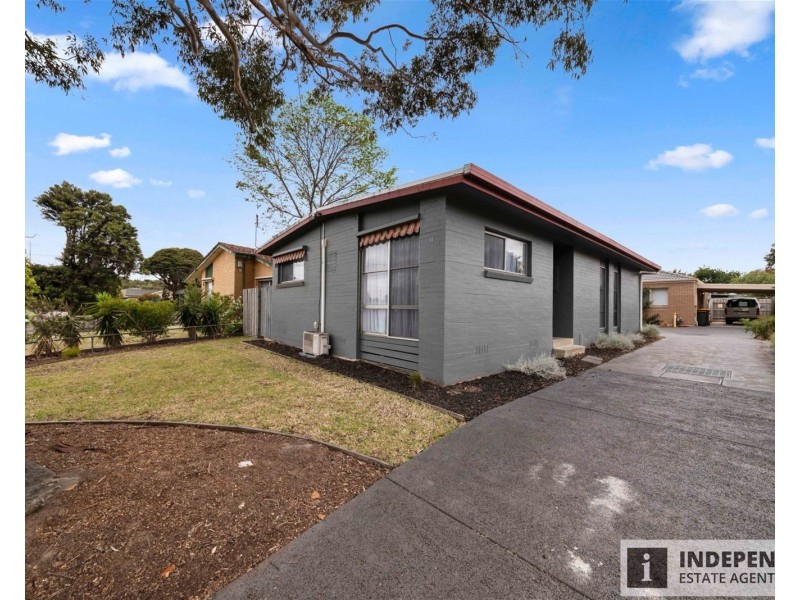 1/11 Bouvardia Crescent, Frankston North VIC 3200