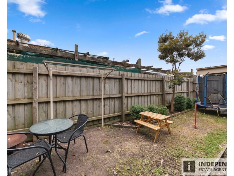 1/11 Bouvardia Crescent, Frankston North VIC 3200