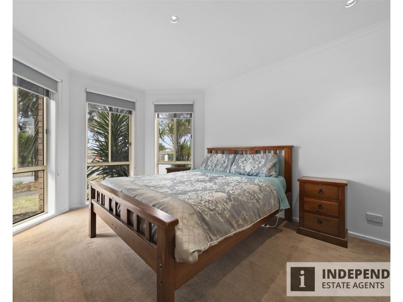 1 Oakwood Drive, Carrum Downs VIC 3201