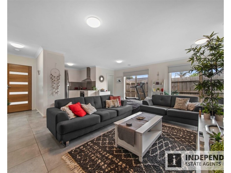 2/11 Bouvardia Crescent, Frankston North VIC 3200