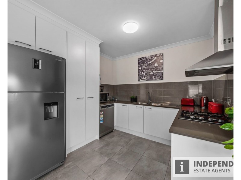 2/11 Bouvardia Crescent, Frankston North VIC 3200