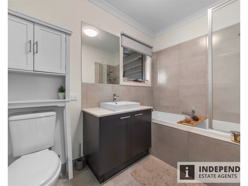2/11 Bouvardia Crescent, Frankston North VIC 3200