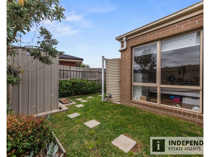 2/11 Bouvardia Crescent, Frankston North VIC 3200