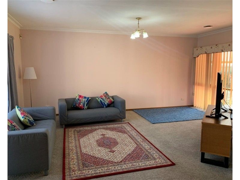 90 Hoysted Avenue, Cranbourne North VIC 3977