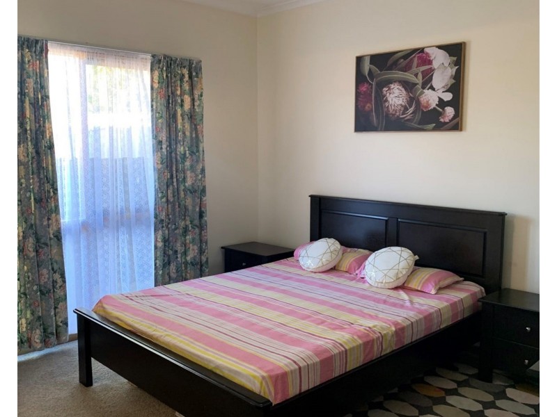 90 Hoysted Avenue, Cranbourne North VIC 3977