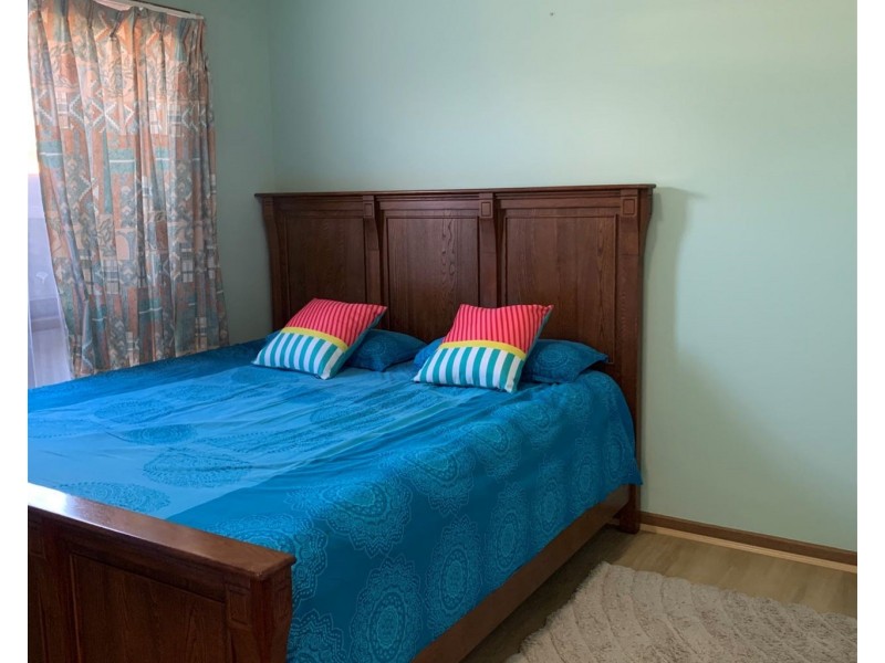 90 Hoysted Avenue, Cranbourne North VIC 3977