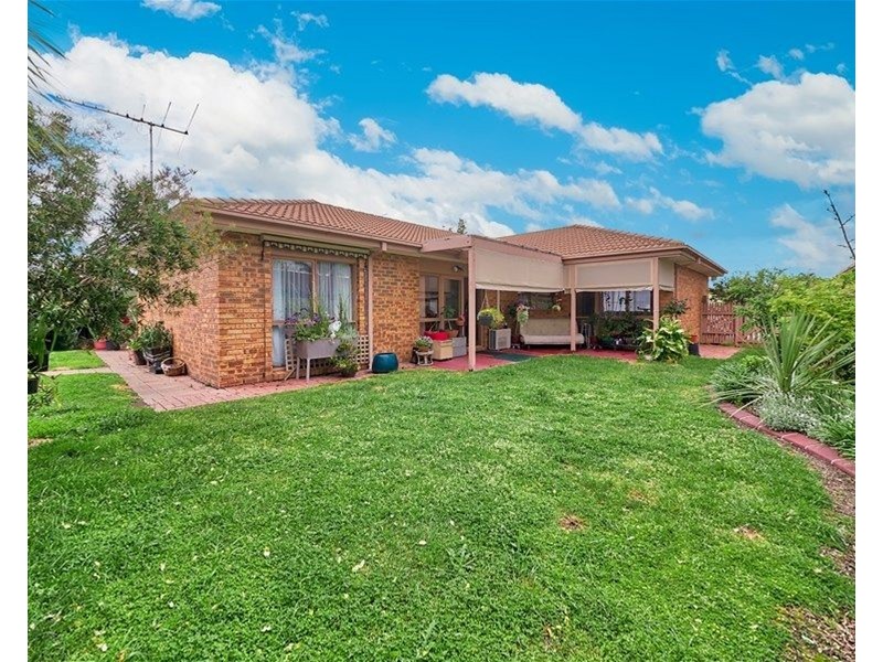 90 Hoysted Avenue, Cranbourne North VIC 3977