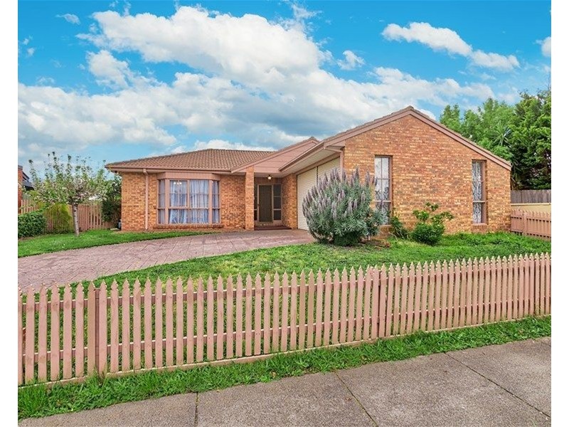 90 Hoysted Avenue, Cranbourne North VIC 3977