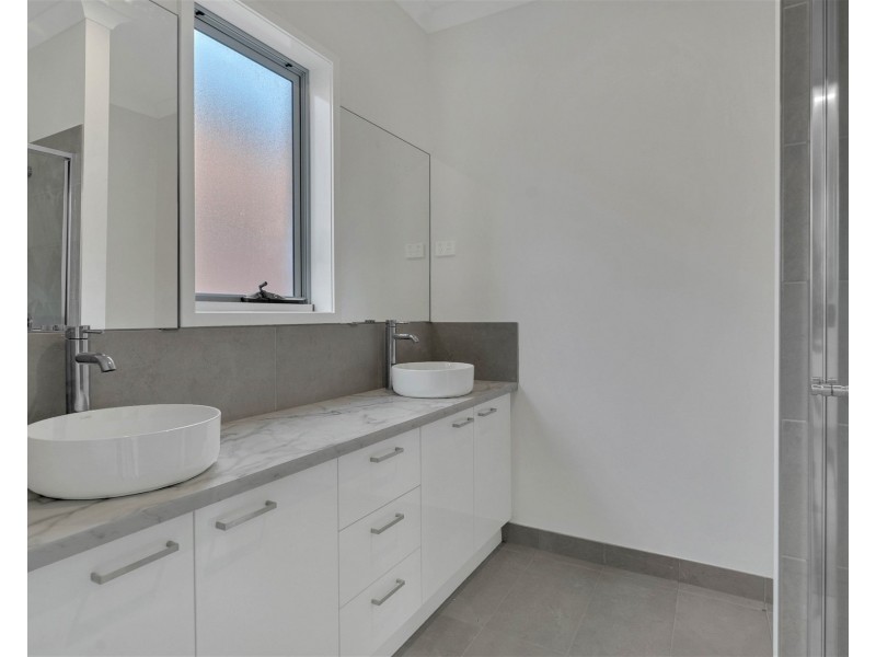 76 Sumac Street, Brookfield VIC 3338