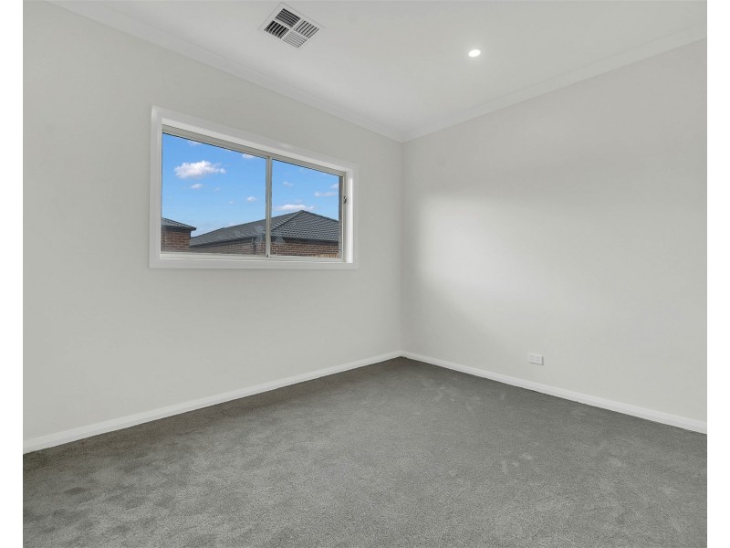 76 Sumac Street, Brookfield VIC 3338