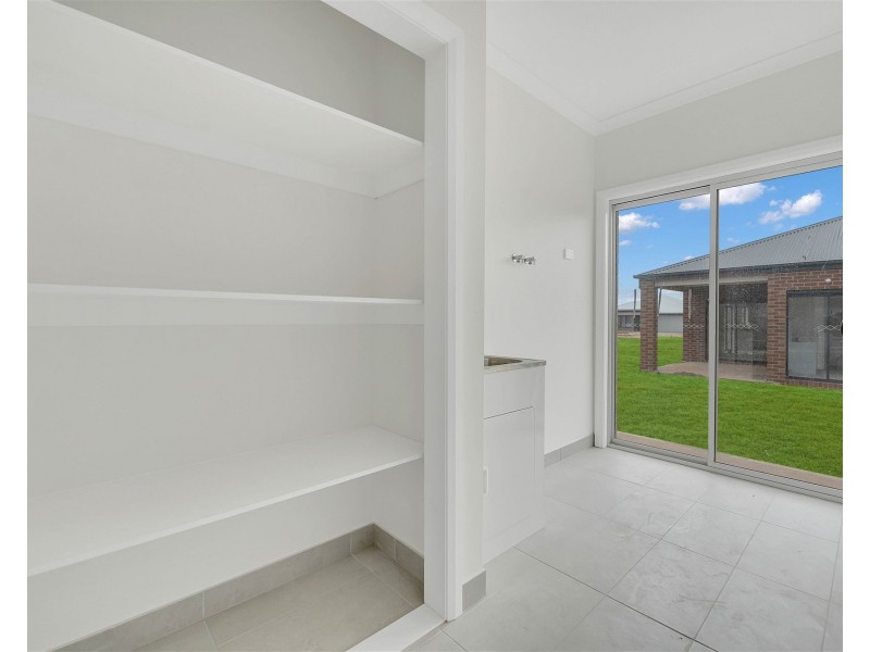76 Sumac Street, Brookfield VIC 3338