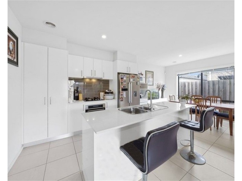 15 Denistoun Crescent, Cranbourne VIC 3977
