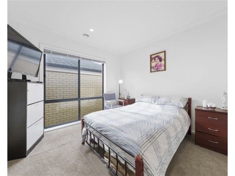 15 Denistoun Crescent, Cranbourne VIC 3977