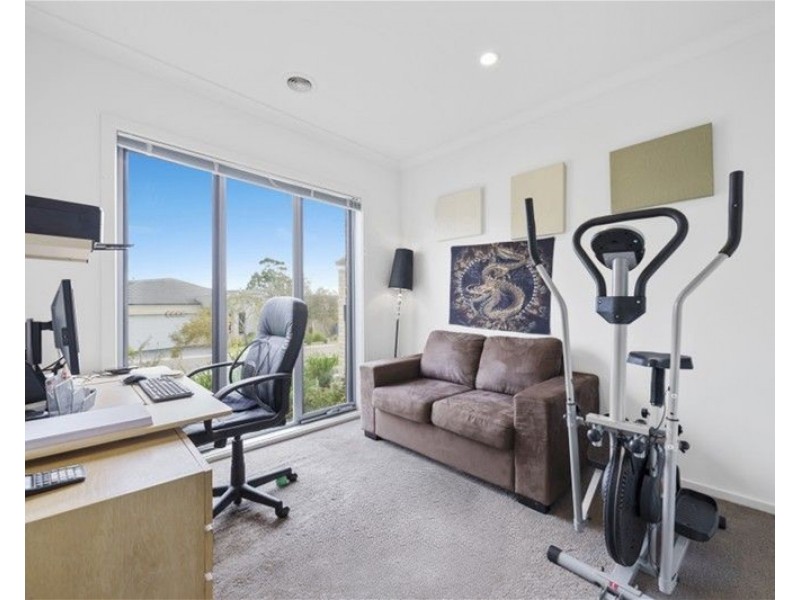 15 Denistoun Crescent, Cranbourne VIC 3977