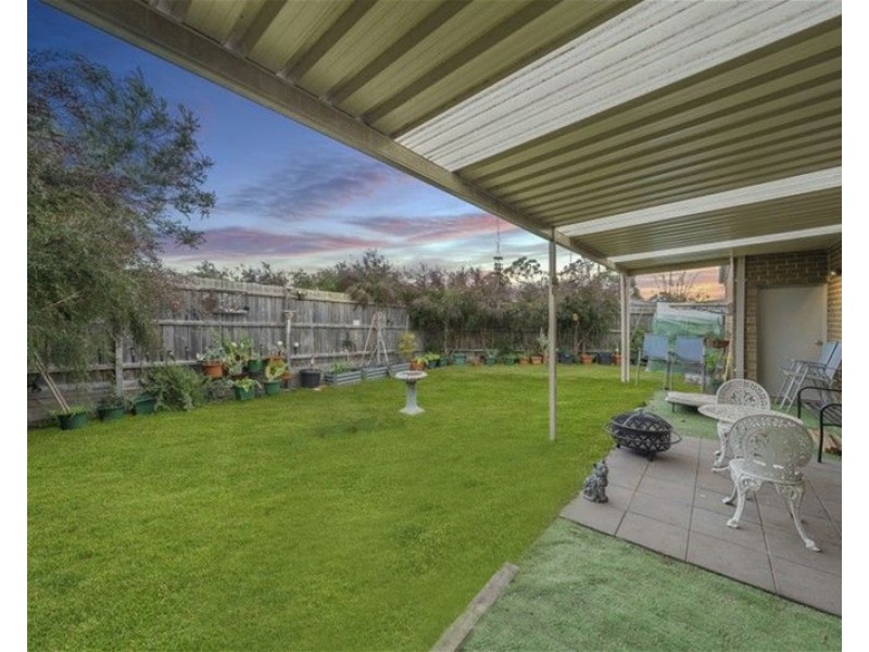 15 Denistoun Crescent, Cranbourne VIC 3977