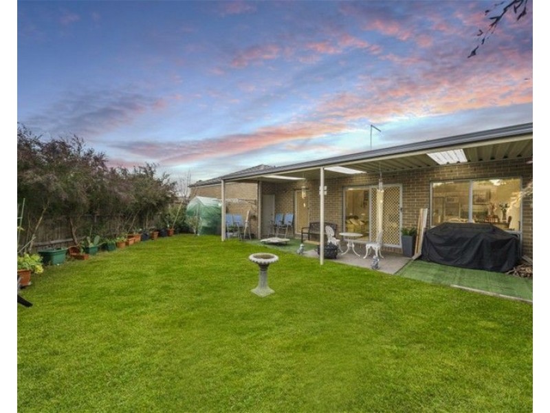 15 Denistoun Crescent, Cranbourne VIC 3977